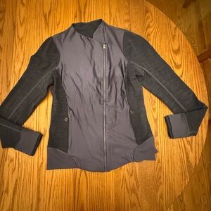 Lululemon Emerge Renewed Yoga Jacket Nightfall Purple with black panels Size 12